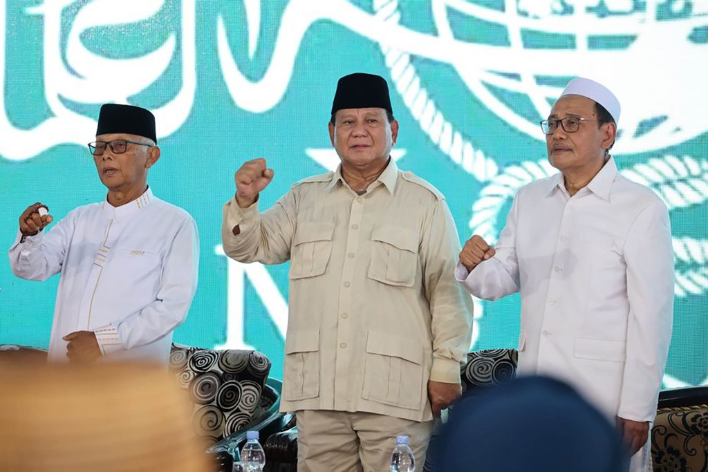 Berkunjung ke Ponpes Zainul Hasan Genggong, Prabowo Dinobatkan sebagai Sahabat Santri Indonesia