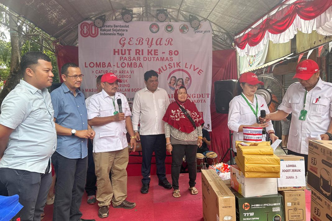 Don Muzakir Ketua Umum DPP Papera (tengah)