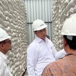Dirut Bulog, Letjen TNI Purn Dr. Ahmad Rizal R saat mengecek stok beras untuk menghadapi Tradisi Megang jelang Ramadan dan Hari Raya Idul Fitri 2026 di Aceh.